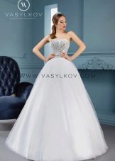 Gaun pengantin yang subur dari Vasilkov dengan rhinestones