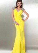 Žuta svilena večernja haljina