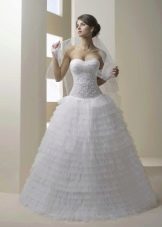 Gaun pengantin diperluas dengan mutiara