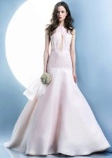 Gaun pengantin duyung dengan crinoline