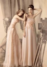 Gaun pengantin renda pendek dari koleksi Dalam perjalanan ke Hollywood