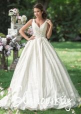 Gaun pengantin yang rimbun dari merek Slanovski