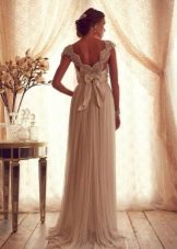 Vestido de novia de gasa con abertura en la espalda de Anna Campbell