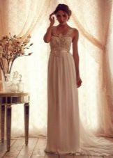 Vestido de novia de gasa con perlas de Anna Campbell
