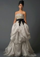 Gaun pengantin dari koleksi Vera Wang 2011 a-line