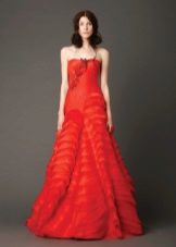 Vestido de novia rojo evasé de Vera Wong