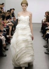 Gaun pengantin putih dari Vera Wang 2013 a-line