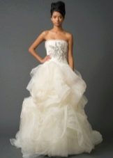 Gaun pengantin oleh Vera Wang dari koleksi 2011 bengkak