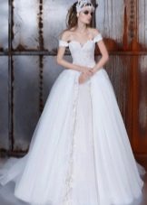 Буйна сватбена рокля
