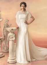 Gaun pengantin putih dengan lengan lebar