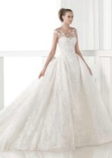 Rochie de mireasă albă luxuriantă de la Pronovias