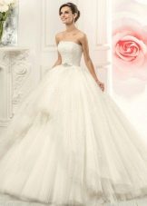 Буйна бяла сватбена рокля от Navibl