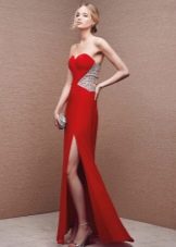 Raudona vakarinė suknelė su skeltuku
