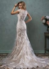 Gaun pengantin dari renda Amelia Sposa