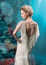 Gaun pengantin dari koleksi Ocean of Dreams oleh Kookla dengan punggung terbuka