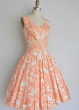 Orange-weißes Kleid