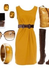 Robe moutarde avec accessoires marron