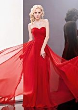 Raudona šifono suknelė
