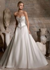 Gaun pengantin dengan satin kristal Swarovski