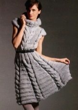 Pletena haljina s pletenicama A-kroja