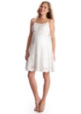 Tehotenské krátke čipkované šaty bielej farby