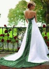 Vestuvinė suknelė su žaliu intarpu