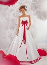 فستان الزفاف مع العناصر الحمراء