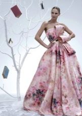 Pahuljasta kratka haljina s cvjetnim uzorkom