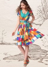 Многоцветна рокля с ръкави
