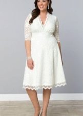 Balta suknelė apkūniam, slepianti pilvuką