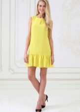 Лунно жълта рокля за блондинка