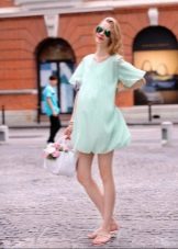 Jasnoniebieska krótka sukienka dla kobiet w ciąży