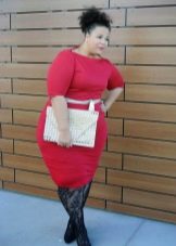 Červené puzdrové šaty pre veľmi obézne ženy s postavou jablka
