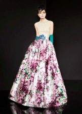 Šaty s květinovým potiskem na nadýchané sukni