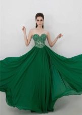 Πράσινο φόρεμα στο πάτωμα