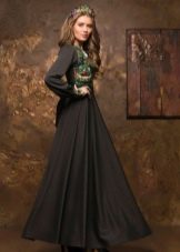 Ilga tamsiai žalia rusiško stiliaus suknelė