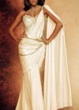 Saree haljina u orijentalnom stilu s mnogo ukrasa