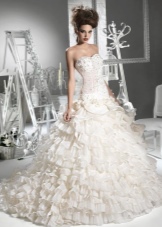 Gaun pengantin bertingkat rendah