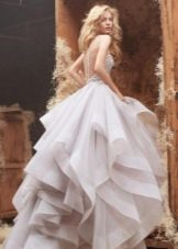 Lujoso vestido de novia escalonado