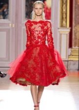 Knielanges Kleid aus Spitze in Rot