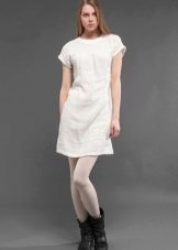 Balta trumpa lininė suknelė