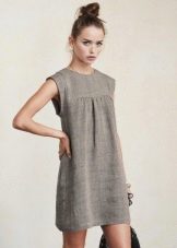 Kurzes Kleid aus grauem Leinen