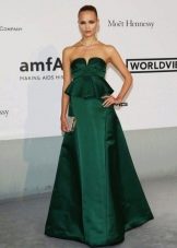 שמלה ירוקה ארוכה עם פפלום וחצאית מלאה