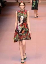 Schwarzes Kleid mit Rosen und Dolce Gabbana Print