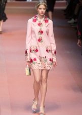 Dolce Gabbana เดรสสีชมพูลายดอกกุหลาบ
