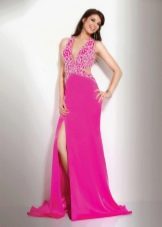 Ярко розова рокля с кристали и шлейф