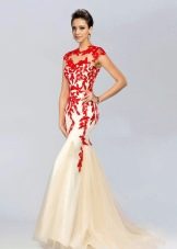 Slim-fit evening dress with train