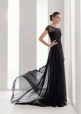 Schwarzes Kleid mit Schleppe