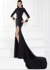 Vestido negro con cola larga