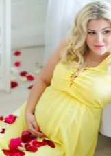 Żółta sukienka ciążowa